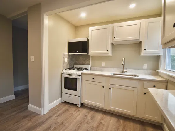 16 Magnolia Ave APT 1, Gloucester, MA 01930
