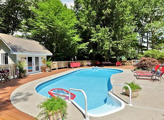 2nd image of 1043 Matadequin Ln