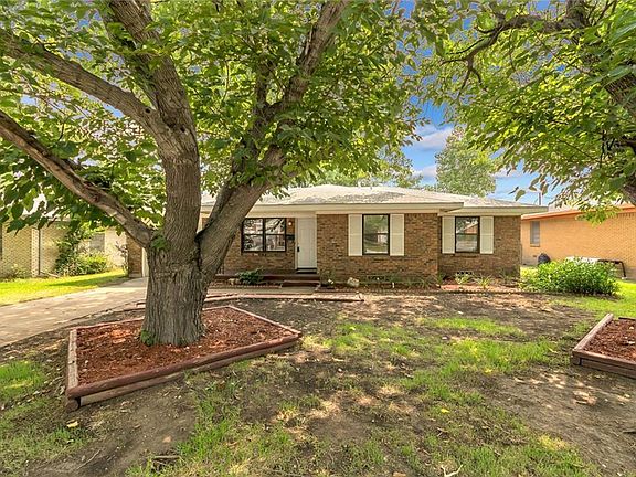 2nd image of 3552 Montreal Cir