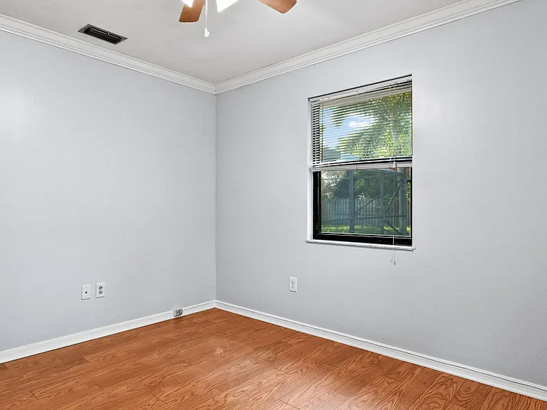 2374 SE Marseille St — Photo 19