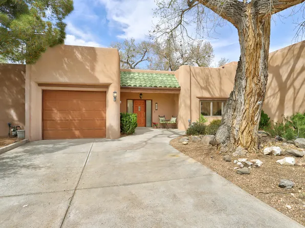 3017 Calle Del Bosque NW, Albuquerque, NM 87104