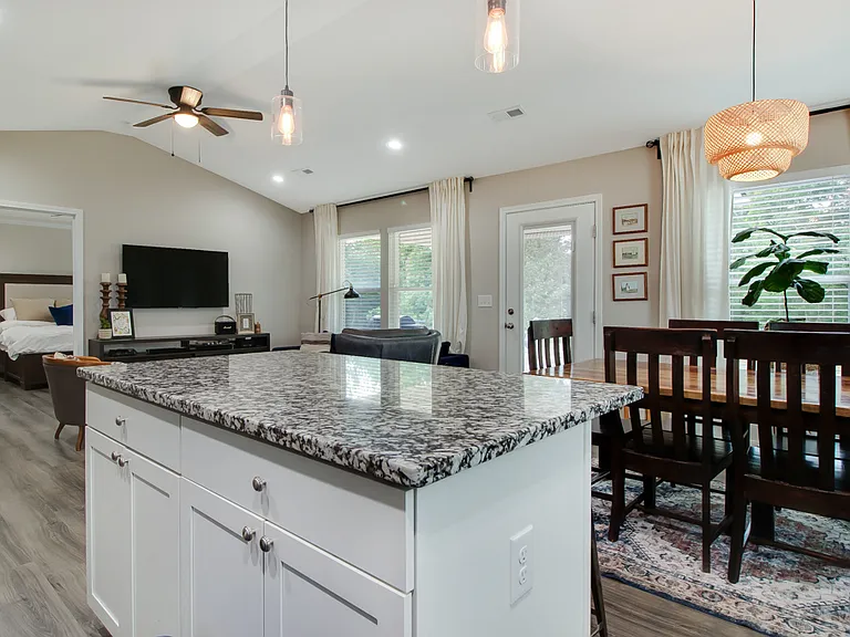 790 N Trade Avenue Ext — Photo 8