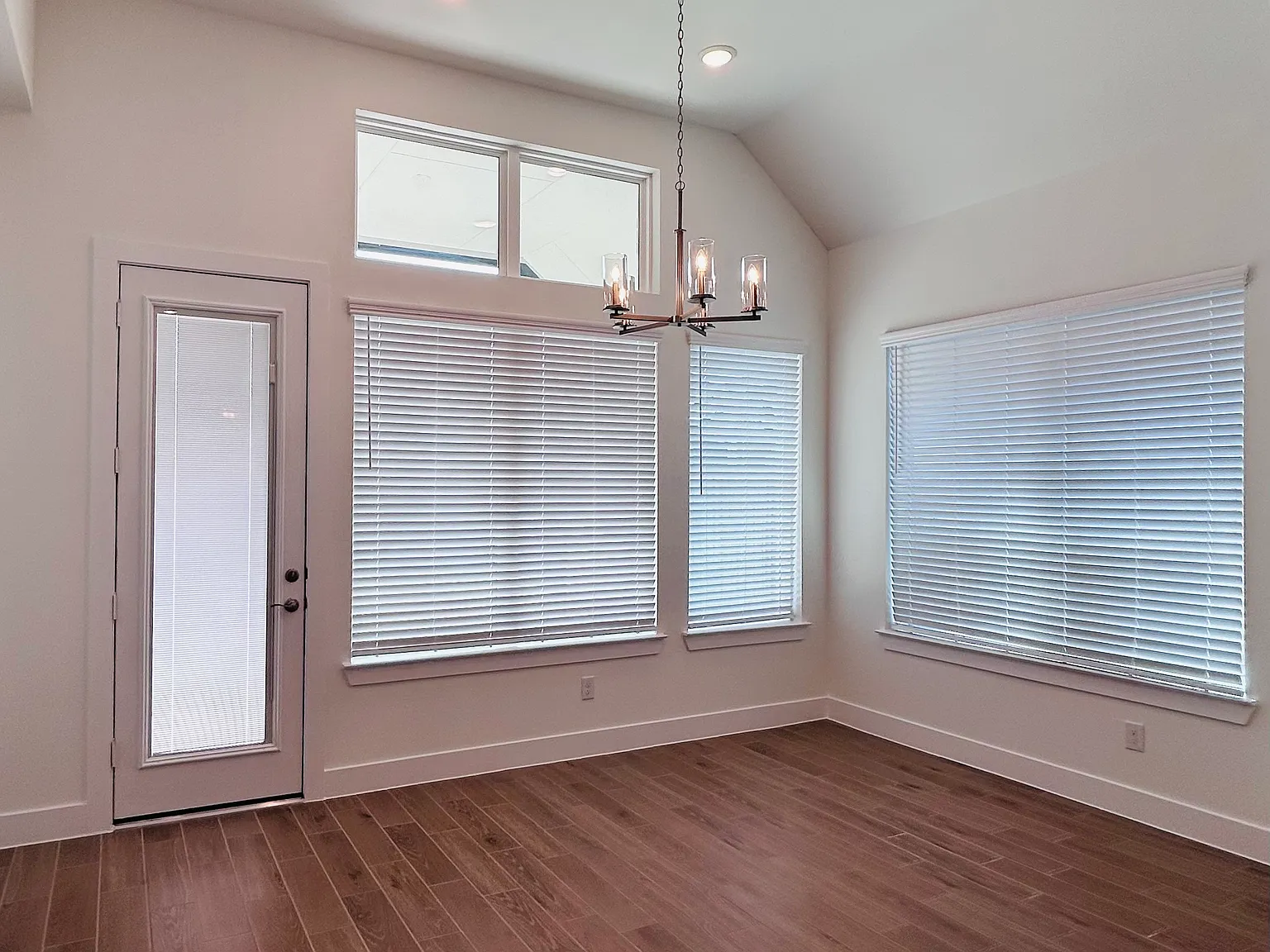 4 bed, 2148 sqft, $2,298 — Photo 3