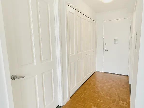 350 West 43rd Street image 3 of 8