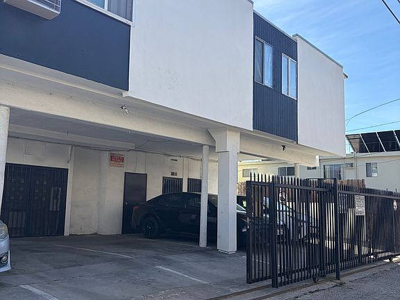 4th image of 1029 N Ardmore Ave #3813049fc