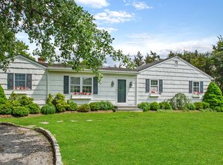 4 Farm Ln, Westhampton, NY 11977