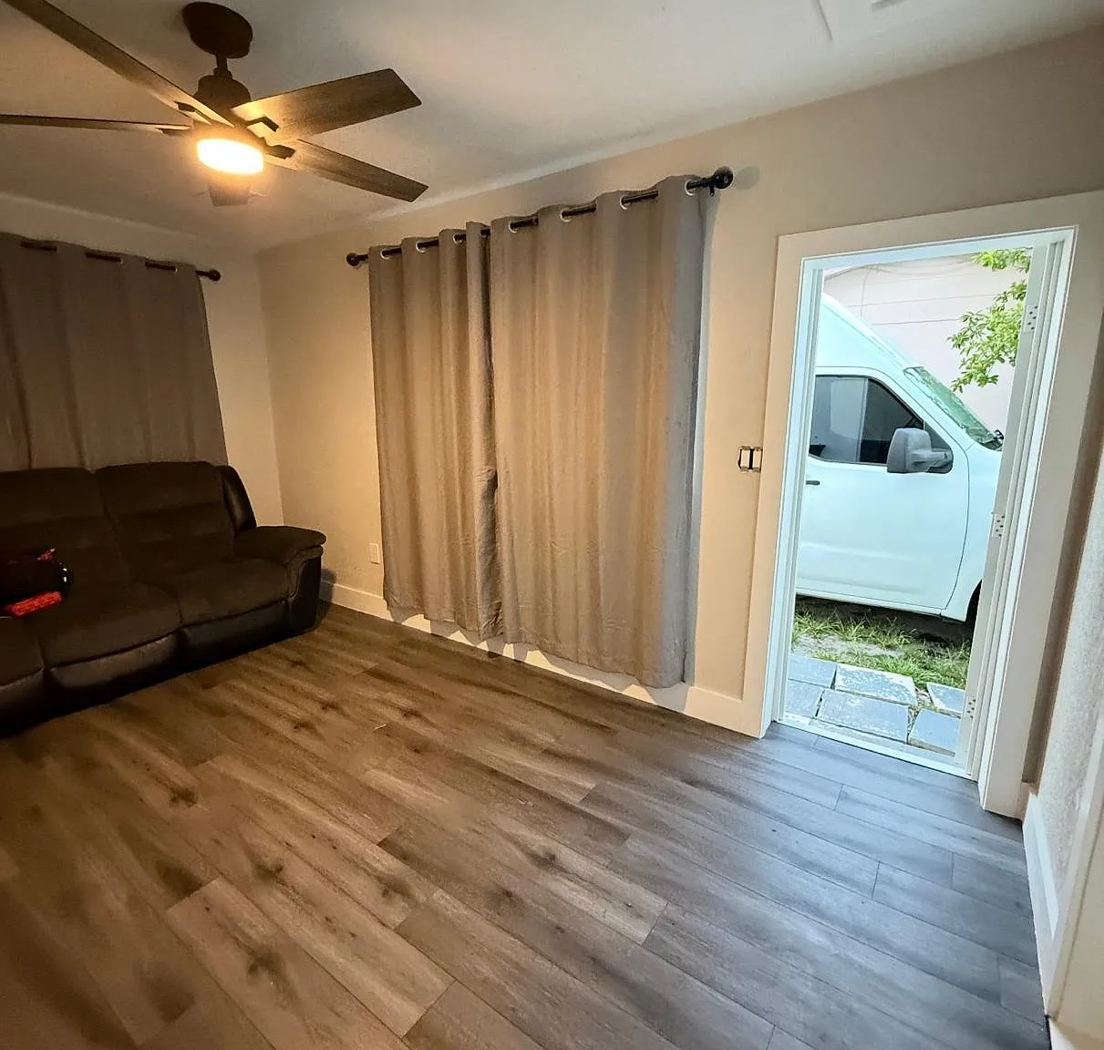 Studio, 1.0 bath, 1236 sqft, $1,200 — Photo 4