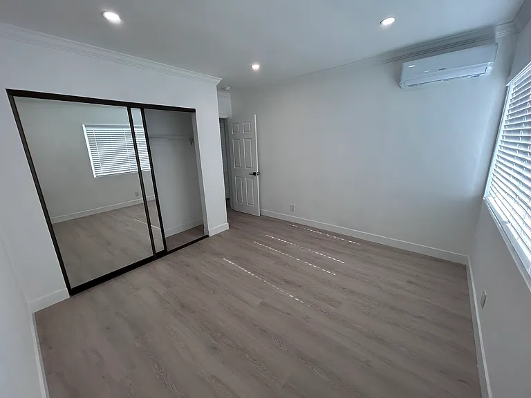 Atwood Pl — Photo 1
