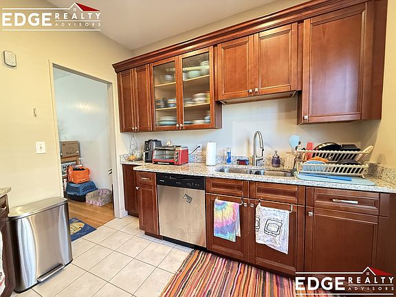 2nd image of 136 Sutherland Rd #1