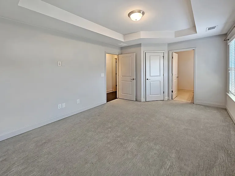 2142 Coventry Dr — Photo 25