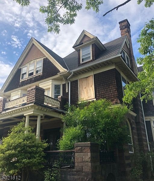 1st image of 231-237 Elwood Ave #1