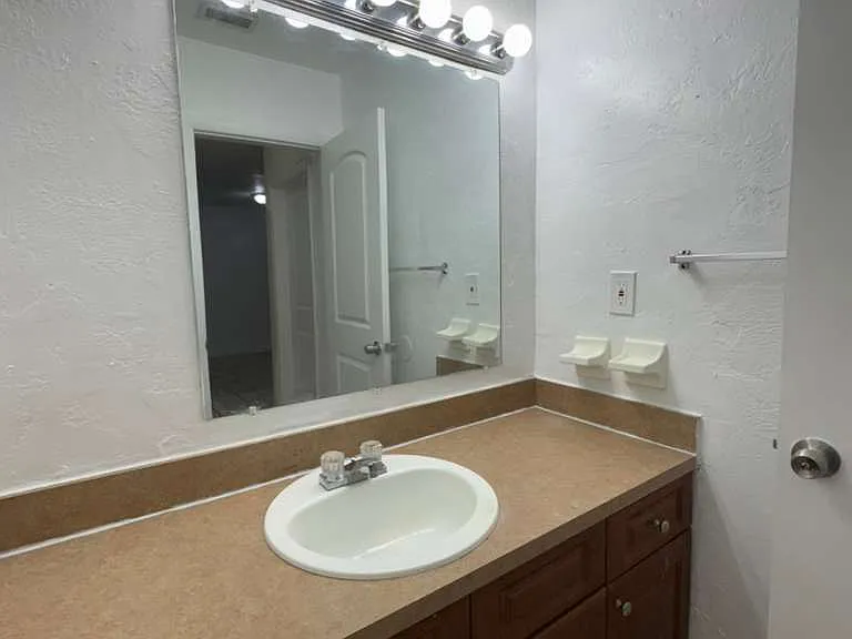 3390 NW 30th St #3 — Photo 25