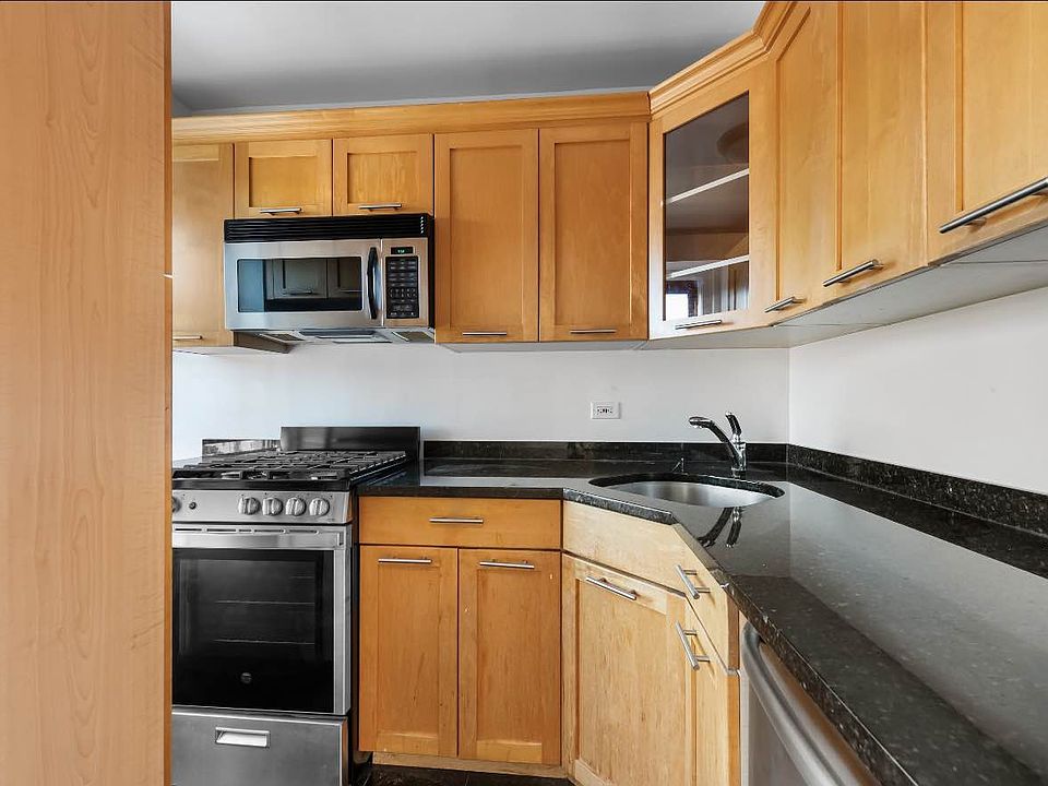 2nd image of 95 Christopher St APT 10E