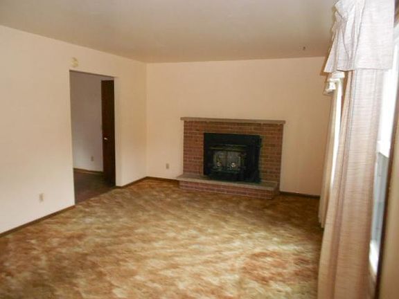 3rd image of 8311 Greenwood Ln