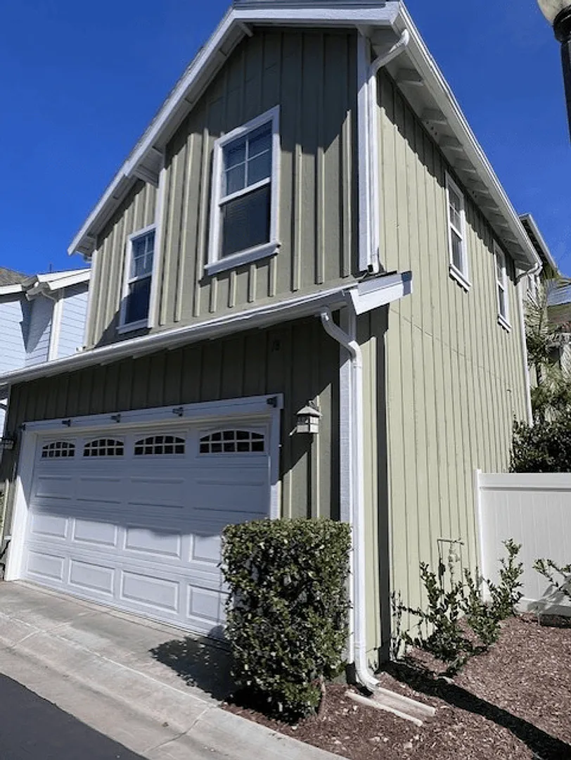 Building Photo - 18 Thorp Spg