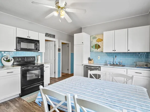 77 Hazel St, Fitchburg, MA 01420