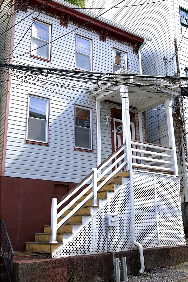 2 bed, 1.5 bath, 1392 sqft, $1,600 — Photo 2
