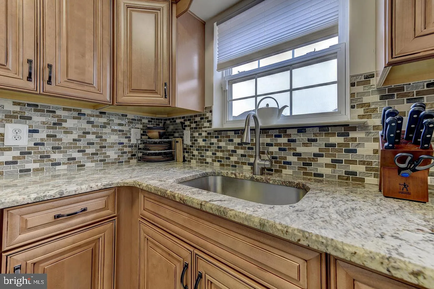 4 bed, 2.5 bath, 2054 sqft, $6,000 — Photo 4