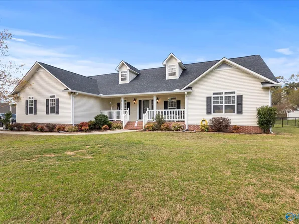 1327 Ponderosa Ave, Albertville, AL 35950