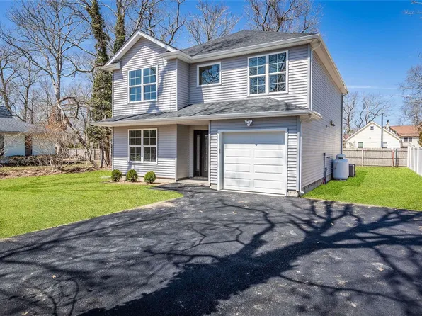 24 Moon Avenue, Flanders, NY 11901