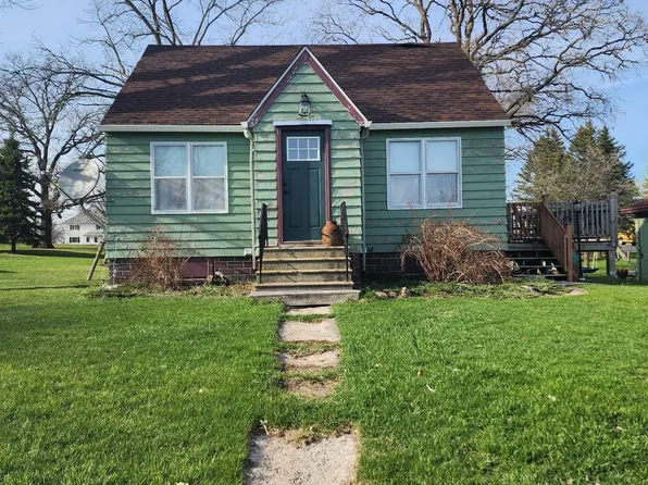 110 W 4th St, Walters, MN 56097