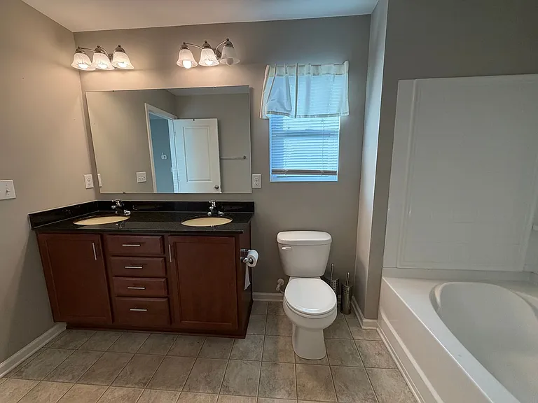 6079 Shamrock Green Dr — Photo 30