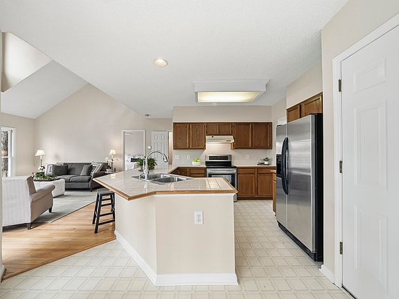 5th image of 805 Beddingfield Dr