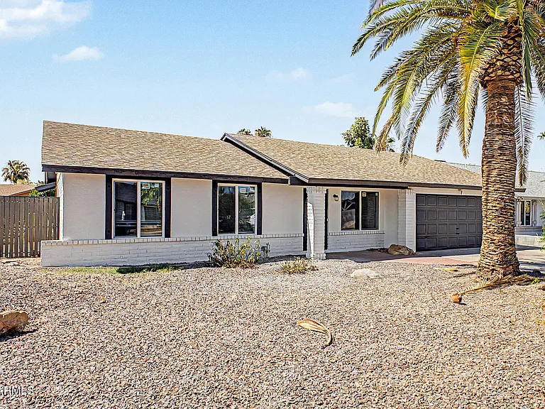 4047 W Sweetwater Ave — Photo 3