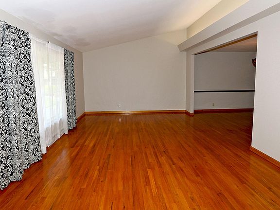 5th image of 11144 Port Royal Dr