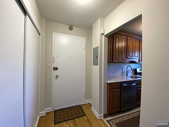 2nd image of 500 Linwood Dr APT 5A
