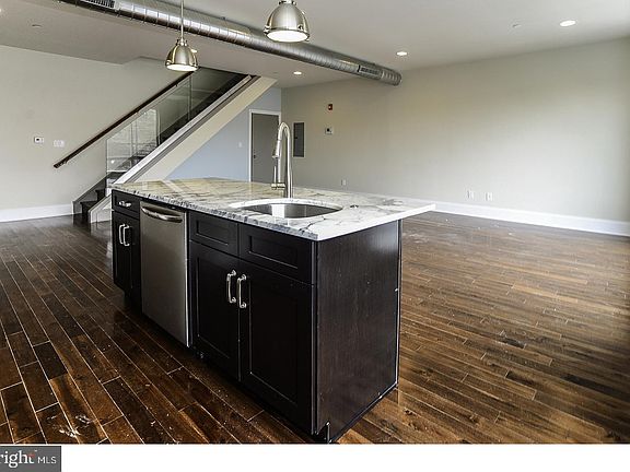 4th image of 946-48 N 2nd St #3
