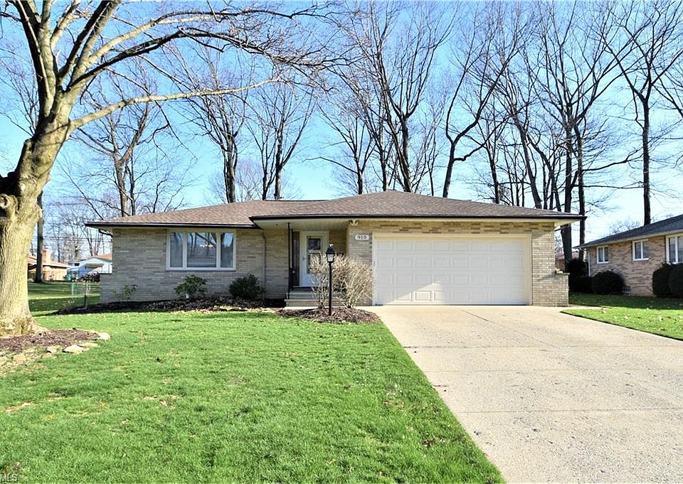 1st image of 910 E Parkleigh Dr
