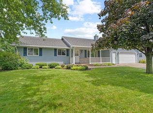 2090 Ridgecrest Ln, Menasha, WI 54952