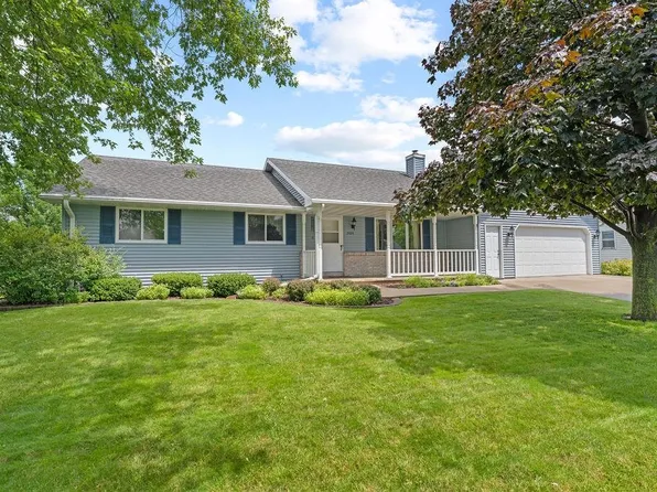 2090 Ridgecrest Ln, Menasha, WI 54952