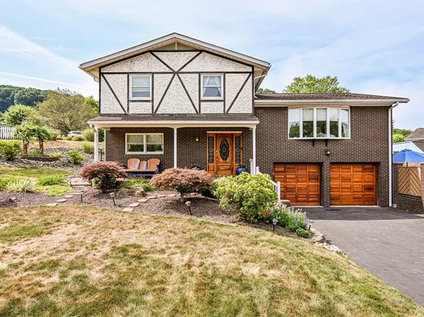 102 Stonybrook Dr, Greensburg, PA 15601