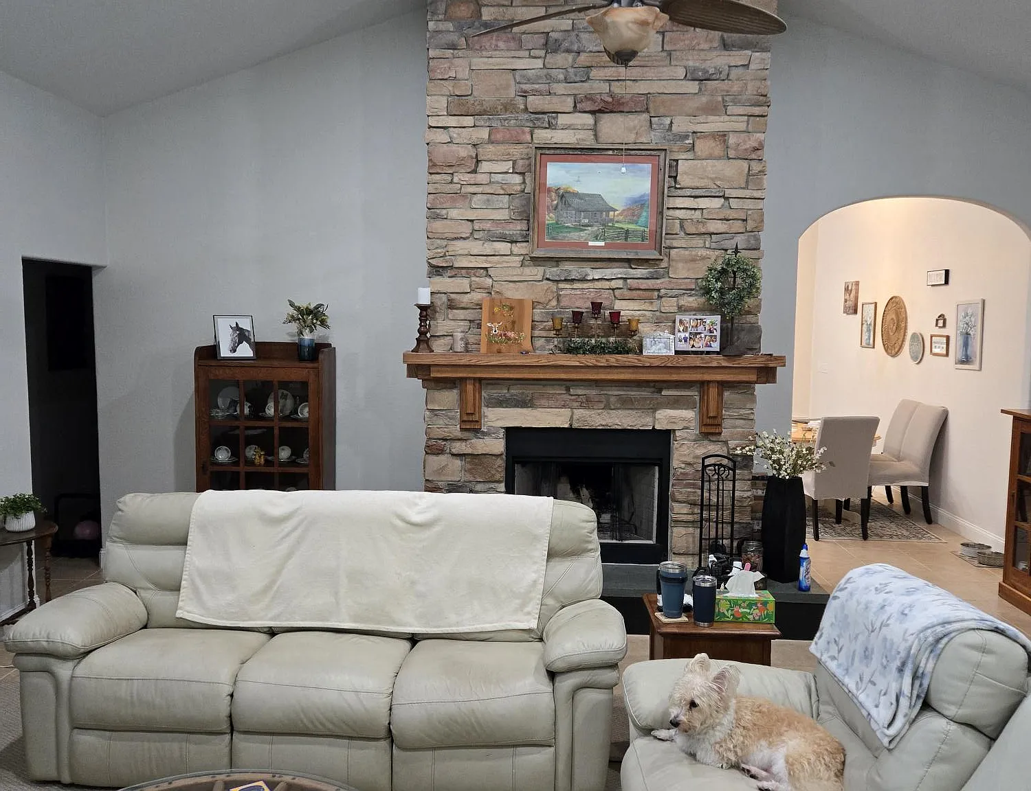 5 bed, 2560 sqft, $2,800 — Photo 4