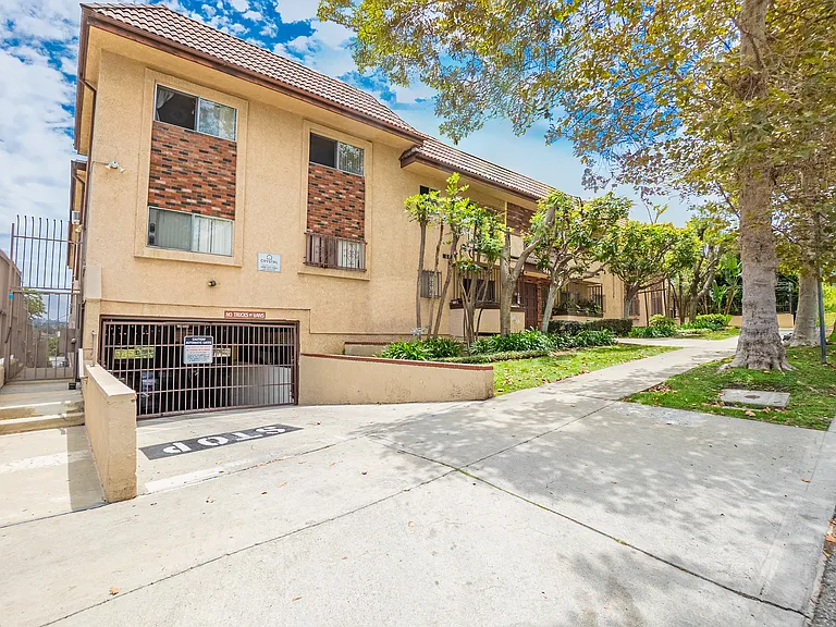 Mariposa — Photo 19