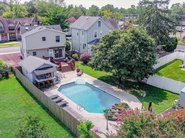 327 Roosevelt Ave #A, Oakhurst, NJ 07755