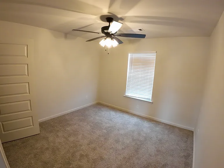 212 Kelton Ln — Photo 17