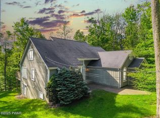 161 Fawnwood Dr, Greentown, PA 18426