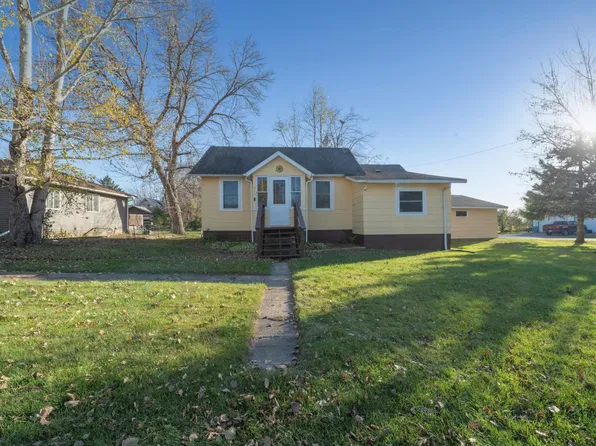 313 4th St NW, Bertha, MN 56437