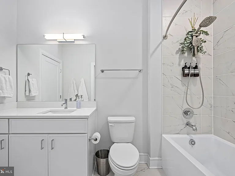 625 Slaters Ln #404 — Photo 44