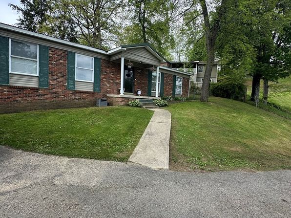 103 Crestview Dr, Oak Hill, WV 25901