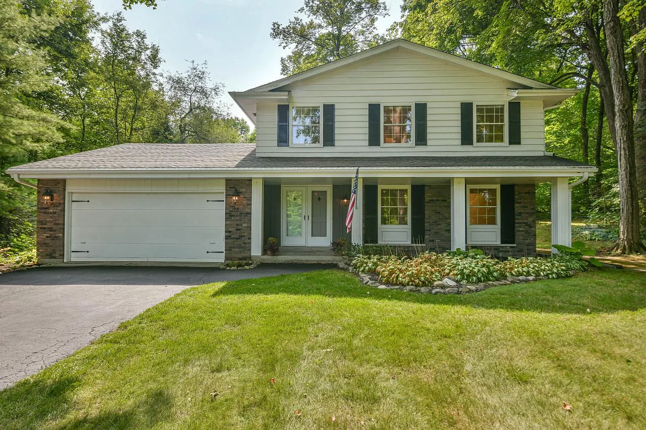 W3489 Oakwood DRIVE photo 1