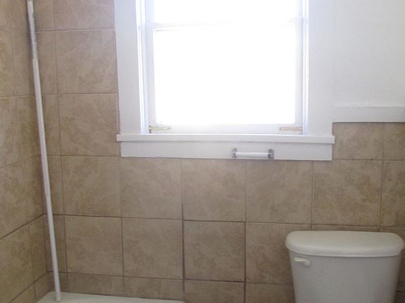 3rd image of 129 E Fleming Ave APT B