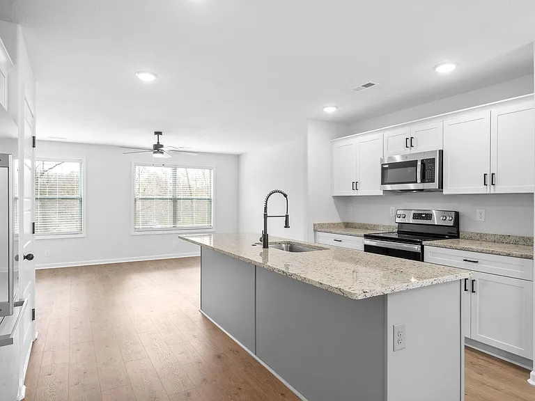 700 Crossland Ave — Photo 7
