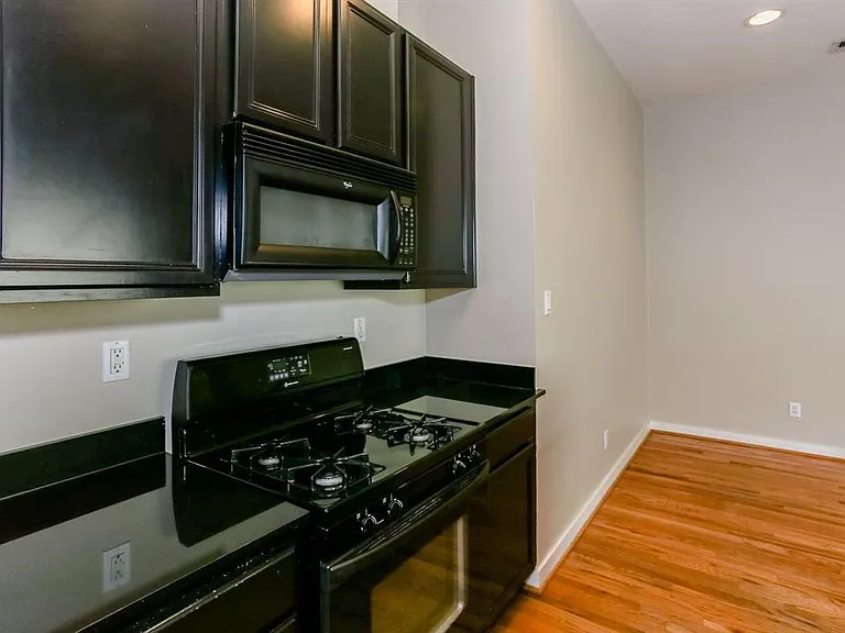 4030 Center St — Photo 11