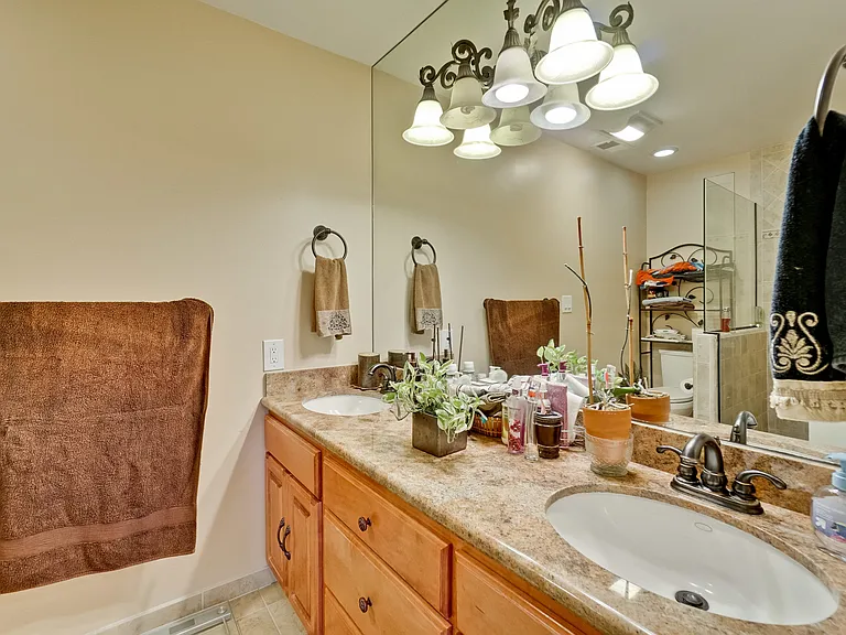 22671 Queens Oak Ct — Photo 52