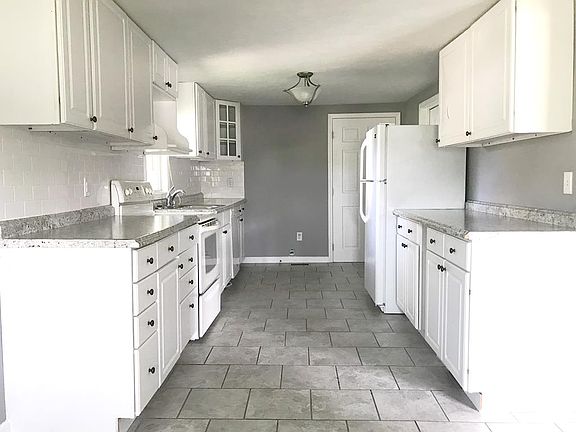 3rd image of 850 Pell St