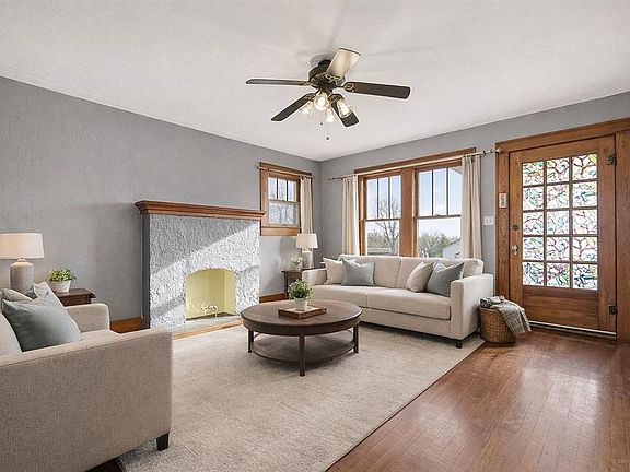 2nd image of 209 N Rush Ave